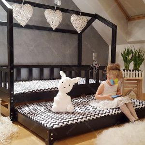 Łóżko domek z barierkami Bella w stylu skandynawskim z drugim łóżkiem